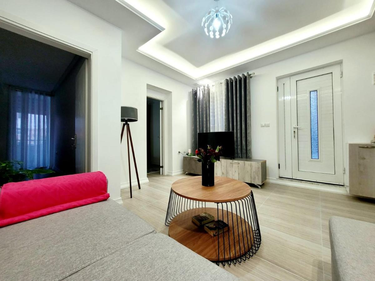 Anis Apartments Sarandë Buitenkant foto